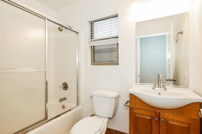 Building Photo - 10757 W Angels Ln