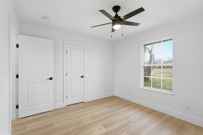 Building Photo - 763 Lakeside Dr