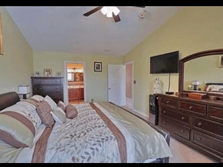 Building Photo - 1020 Vanguard Dr