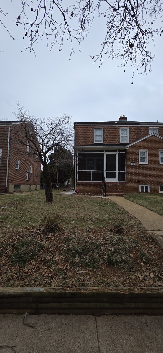 Building Photo - 3909 Rosecrest Ave