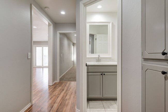 Building Photo - 3 Bed, 2 Bath Home Near UCO and Hafer Park