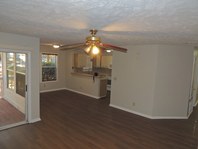 Building Photo - 1018 Wood Creek Dr