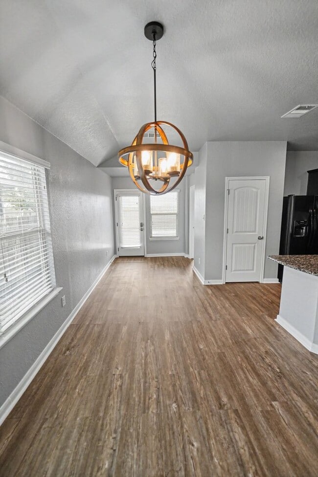 Building Photo - Modern 4-Bed Home with Open Layout in New Braunfels - Realtor Commission: $500