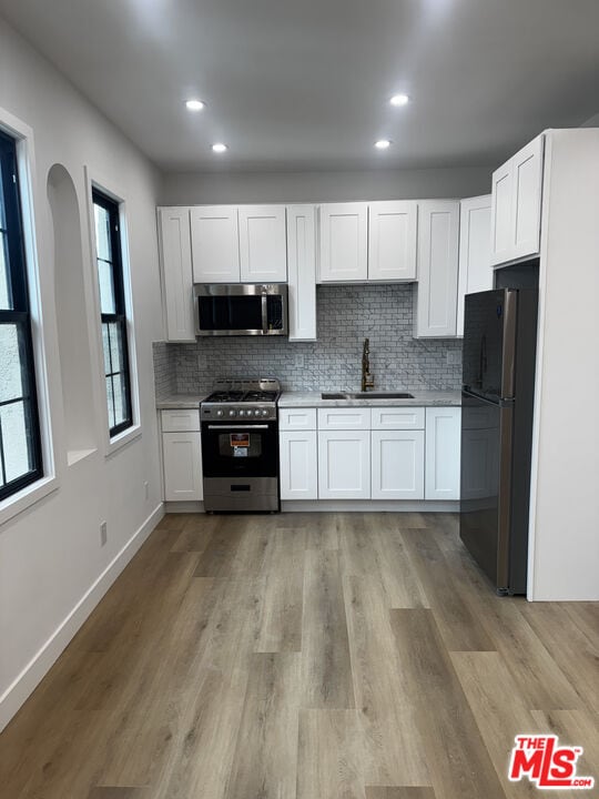 Building Photo - 1047 Irolo St