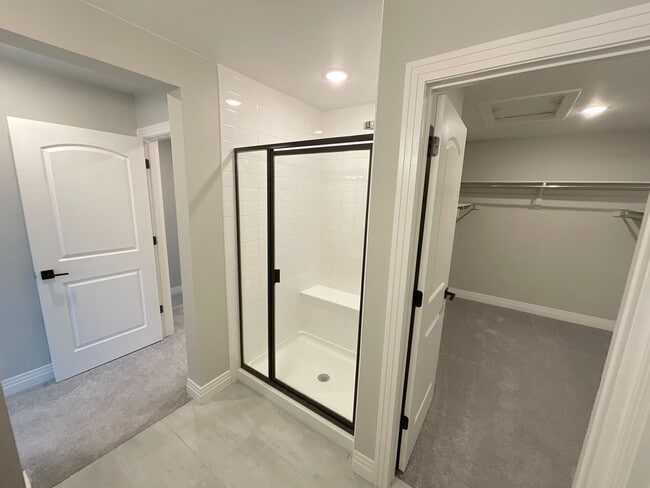 Building Photo - 3 Bedroom Townhome Available Near Voyager ...