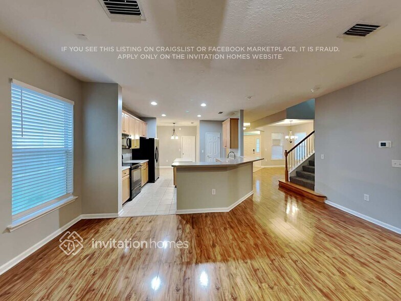 Building Photo - 260 Silver Glen Ave