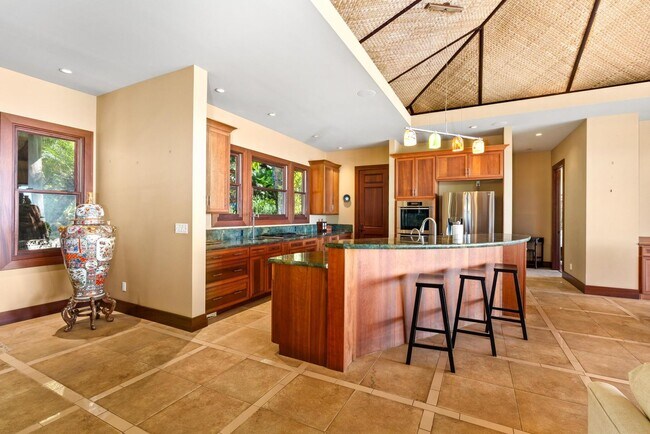 Building Photo - Luxury furnished 4 bedroom 3 bathroom with pool, spa, and outdoor showers