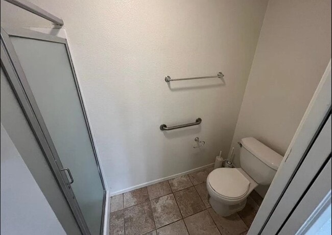 Building Photo - AVAILABLE NOW! Canyon Crest Townhome