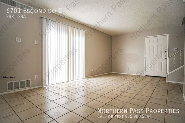 Building Photo - 2 Bedroom Westside Apartment! w/ Water Inc...