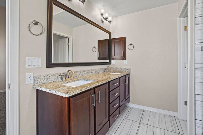 Building Photo - 14925 Tierra Haven Ave