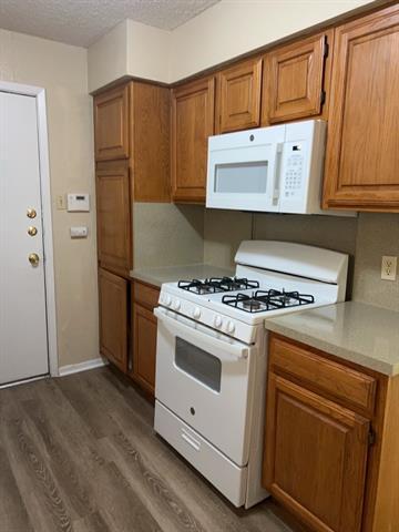 Building Photo - 806 Redbud Dr