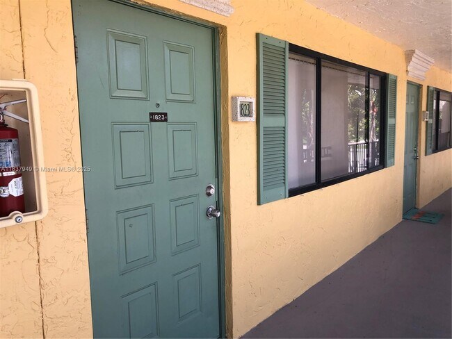 Building Photo - 1823 Meadows Cir W