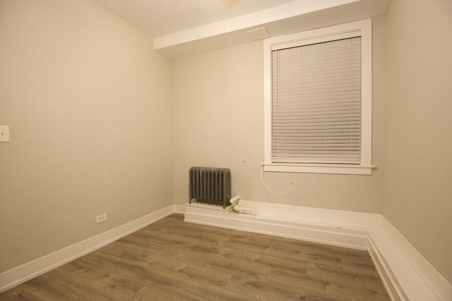 Building Photo - 4856 N Damen Ave
