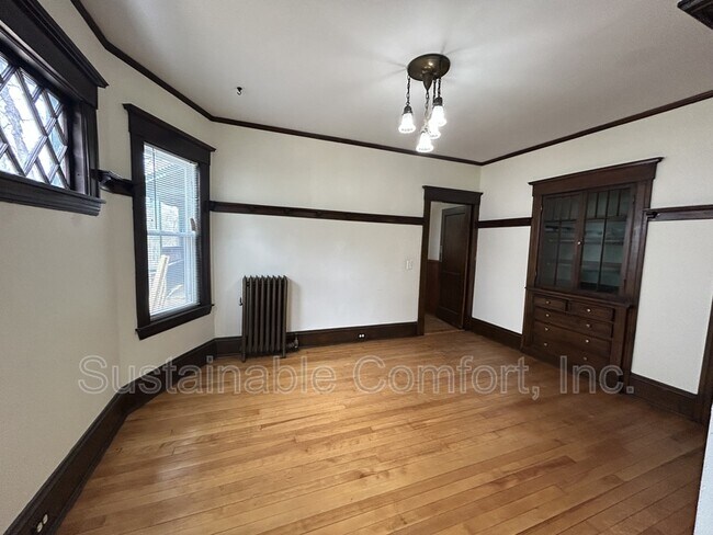 Building Photo - 14 Clearview Ave