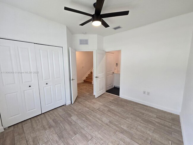 Building Photo - 2705 SE 15th St