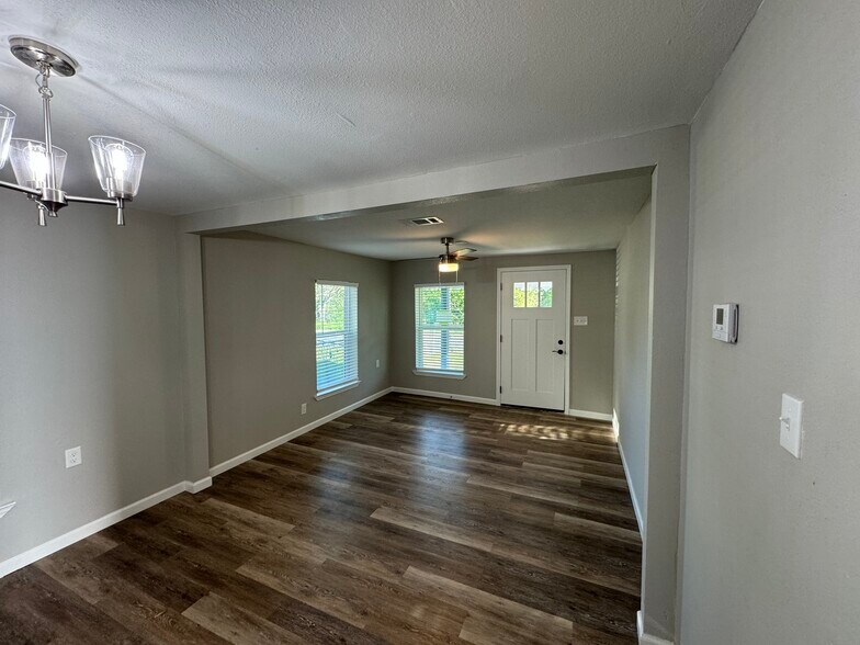 Building Photo - 1210 Southey St