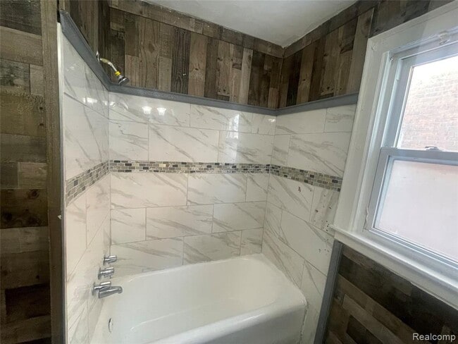 Building Photo - 14828 Sussex St