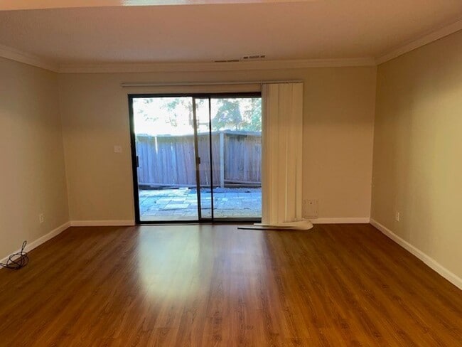 Building Photo - 2150 Northwood Cir