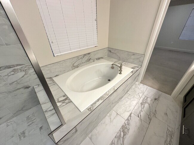 Building Photo - “St. George, Aspen Estates: 5 spacious bed...