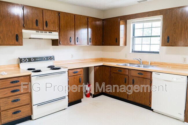 Building Photo - 1828 Lively Rd