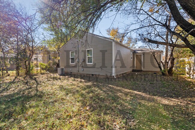 Building Photo - 2136 S Waco Ave