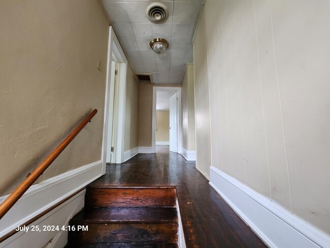 Building Photo - 2804 Mapleton Ave