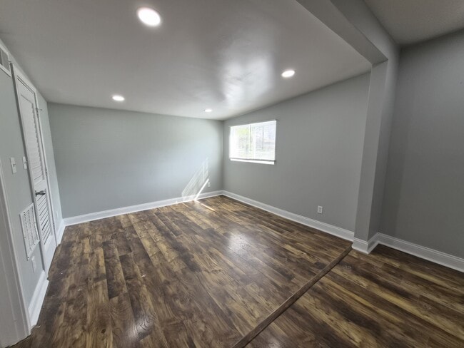 Building Photo - 3922 N Butler Ave