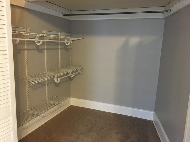 Walk-in closet - 3945 Lindley Ave