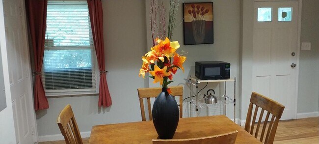 Building Photo - 1876 Princeton Ave