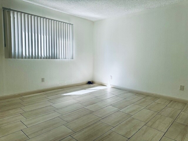 Building Photo - 18445 Collins St