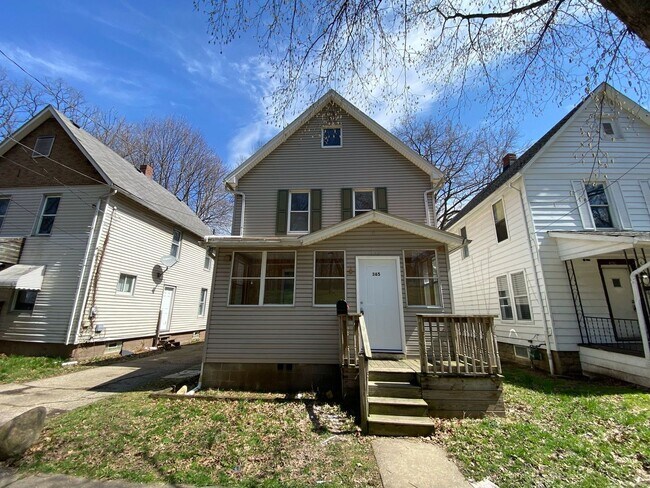 Building Photo - Updated 3-Bed on a Quiet Dead-End Street —...