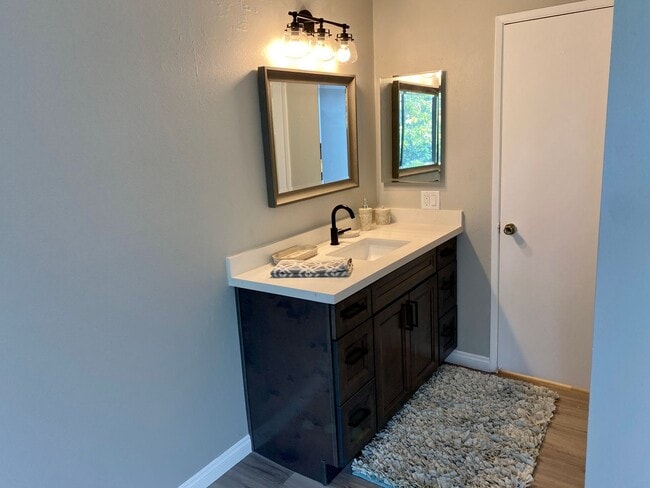 Building Photo - Hyde Park Villas Condo with Mountain Views