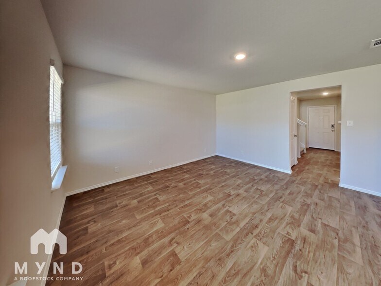 Building Photo - 918 Andean Emerald