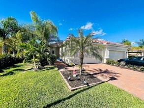 Building Photo - 2555 Vine Ave