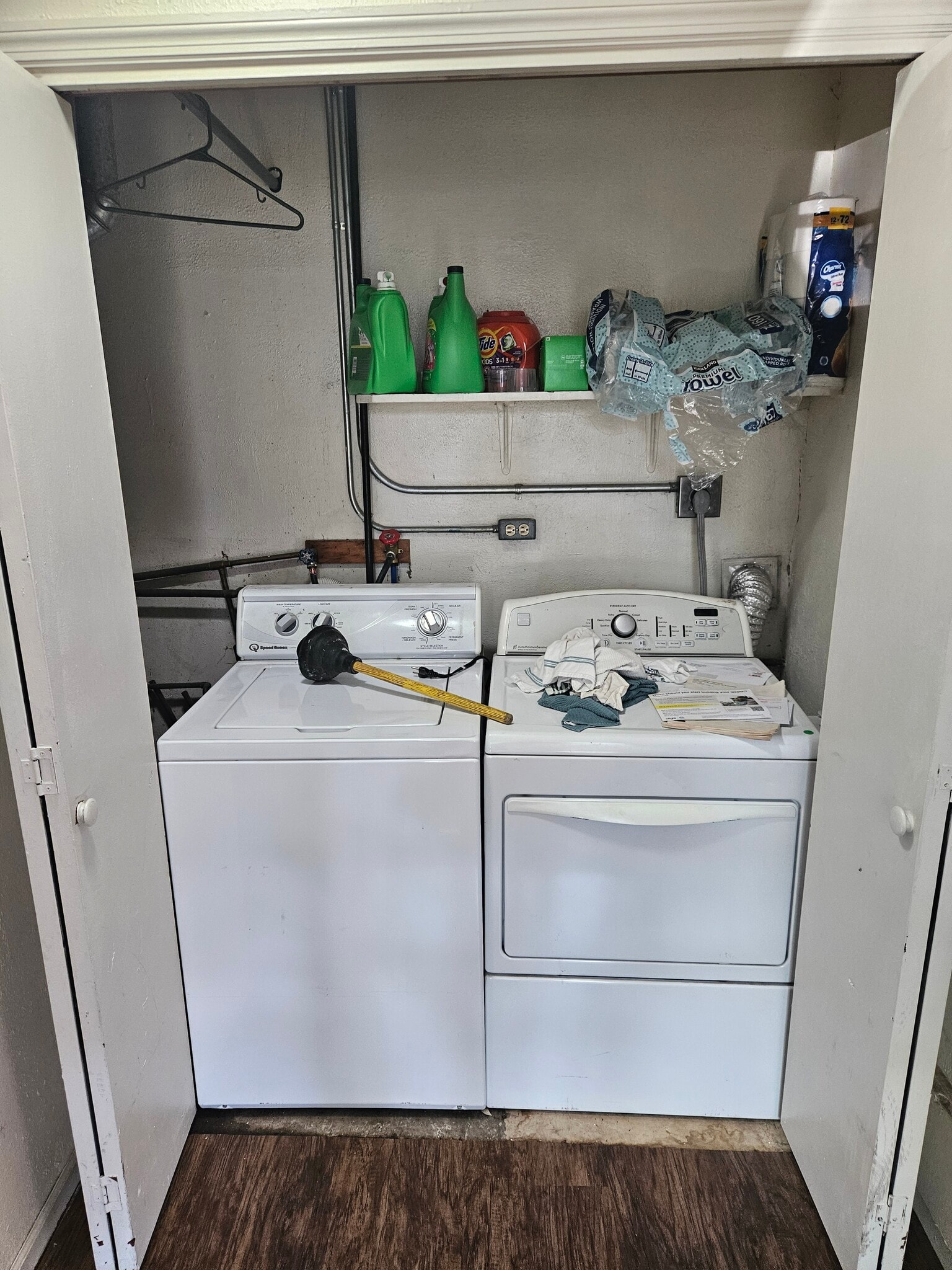 Utility room 2 - 329 W Benton St