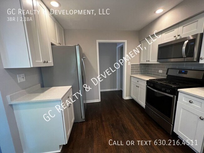 Building Photo - ***SINGLE FAMILY FLOSSMOOR HOME / 3 BDRM /...