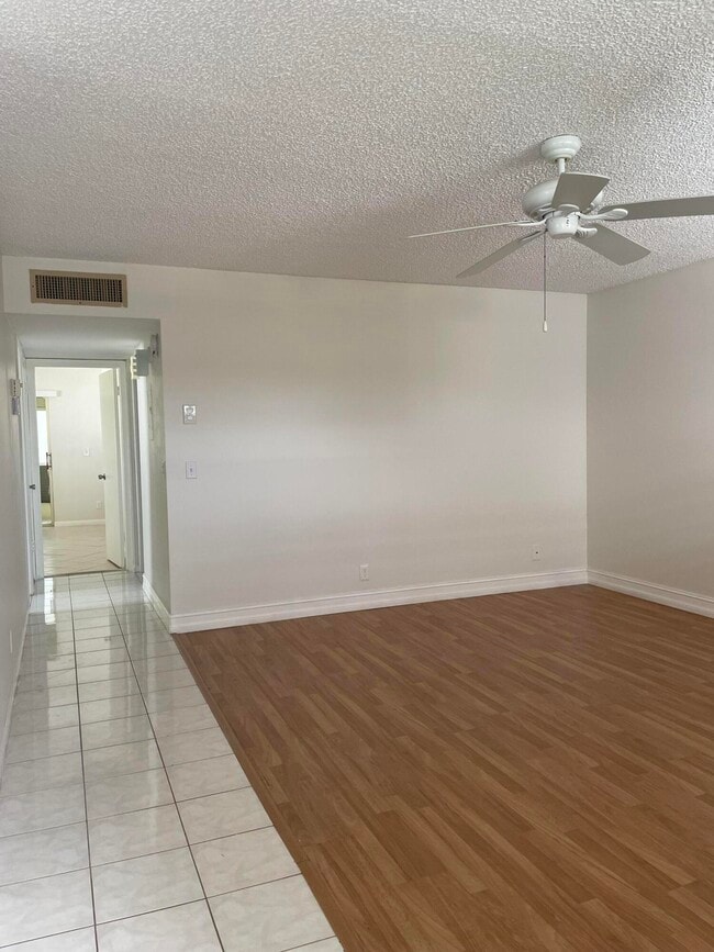 Building Photo - 421 Normandy I