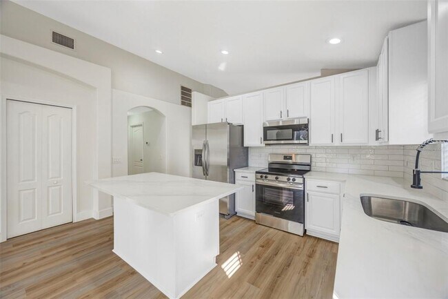 Building Photo - 19026 Fishermans Bend Dr