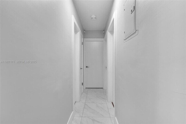 Building Photo - 251 SE 8th St