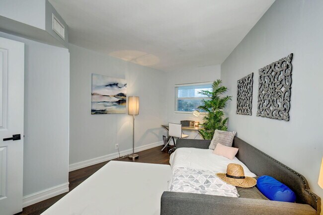 Building Photo - 68 Yacht Club Dr