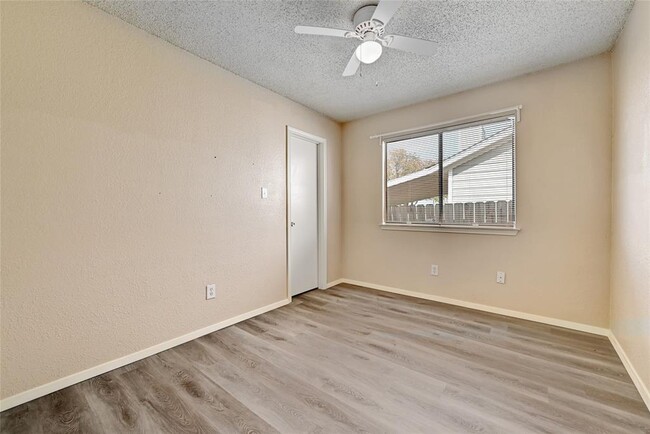 Building Photo - 2100 Balsam Way