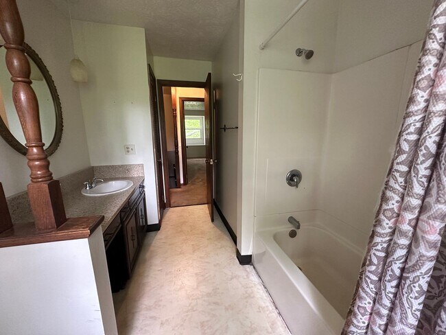 Building Photo - 2BD Duplex Jackson Township - Canton