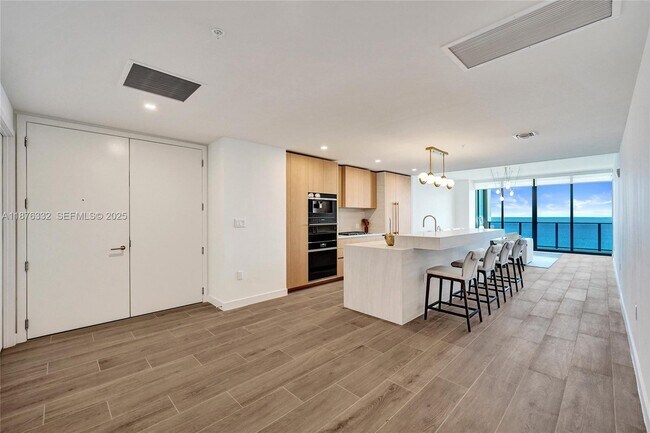 Building Photo - 900 N Ocean Blvd