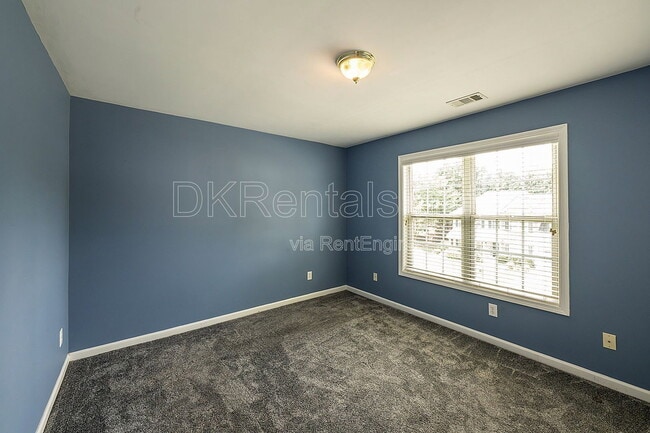Building Photo - 1540 Hampton Hollow Dr