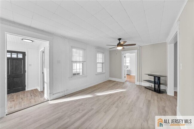 Building Photo - 34 Maple Ave