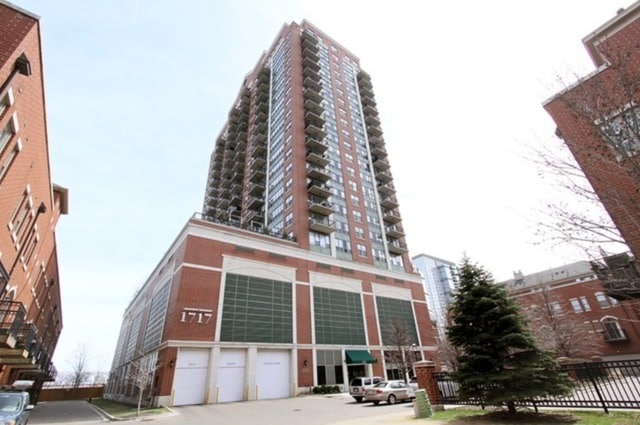 Primary Photo - 1717 S Prairie Ave