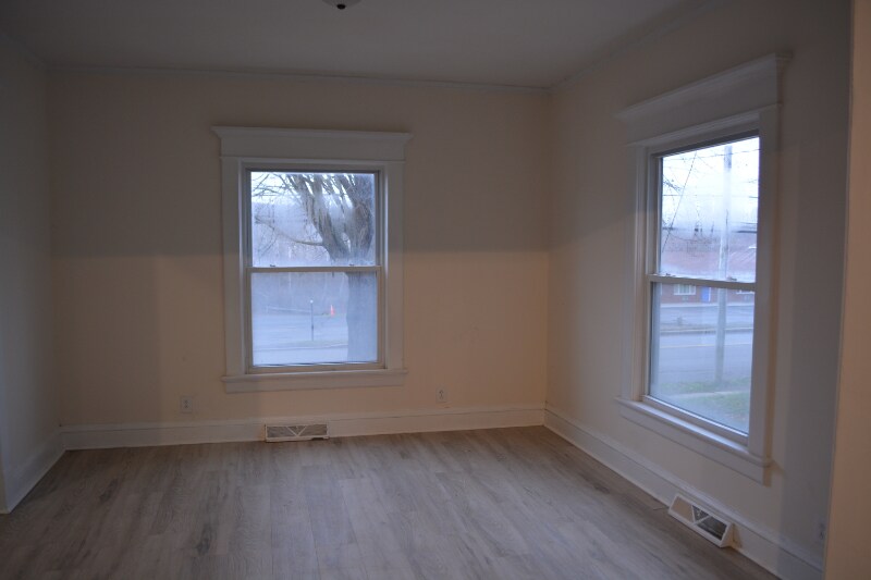 Building Photo - 330 E Main St