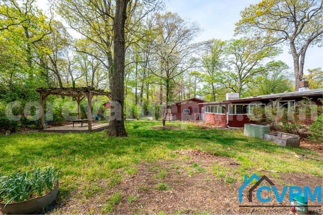 Building Photo - 7425 Hickory Ln
