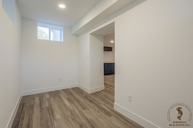 Building Photo - 910 Rood Ave