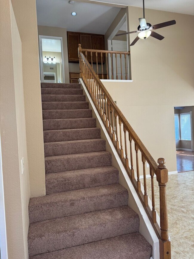Building Photo - New carpet and paint!